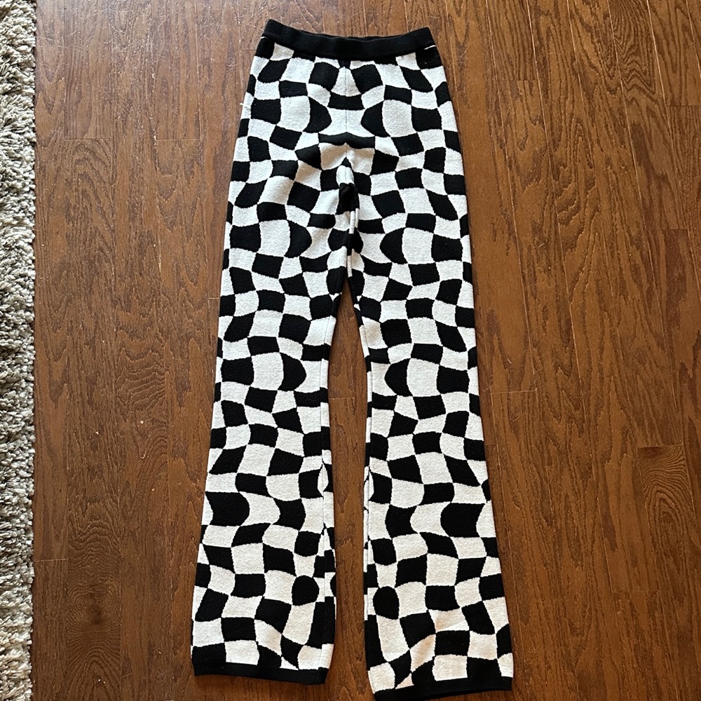 KBlack & White Patterned Knit Pants